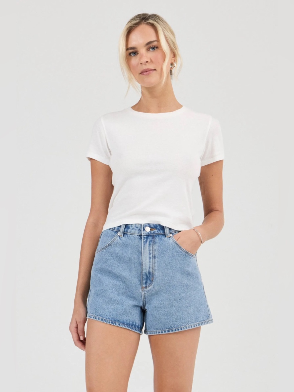 Rolla’s 100% Cotton High Rise Jean ‘Original’ Shorts in Light Blue, size 27